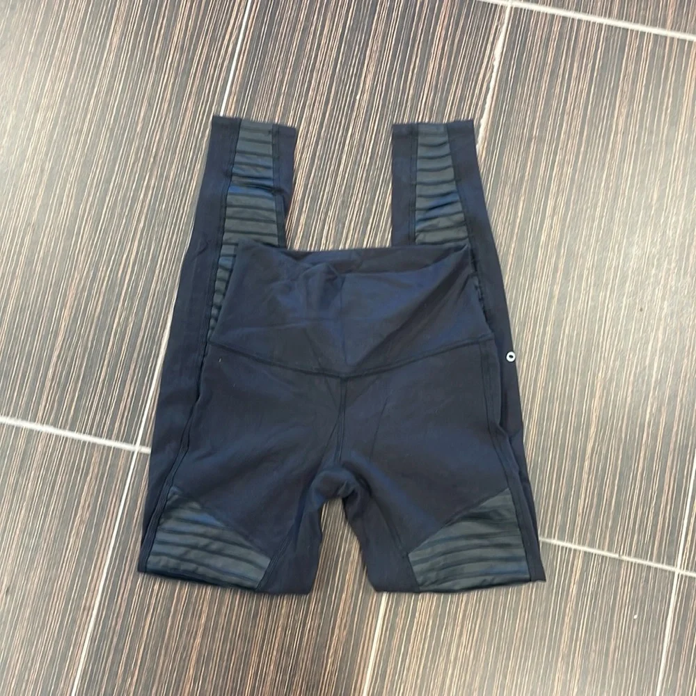 ALO MOTO LEGGINGS - Picture 2 of 2